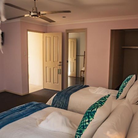 Beach Escape Magnesium Pool Dog Happy Gc Airport Apartment Гоулд Коуст Екстериор снимка